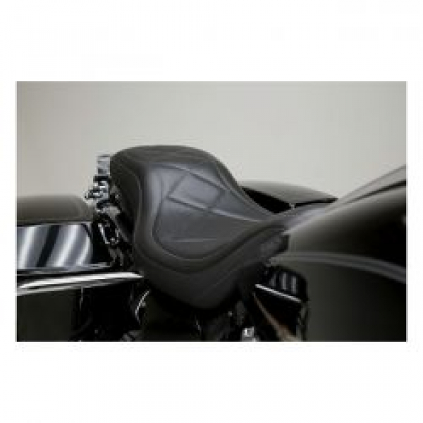 Mustang, Super Tripper seat. Black carbon